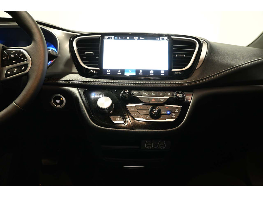 Used 2025 Chrysler Pacifica Select FWD image 24