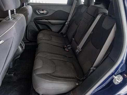 Used 2015 Jeep Cherokee Latitude w/ Cold Weather Group AWD/4WD image 38