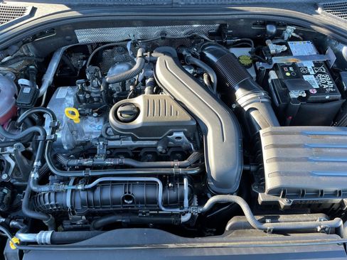 Used 2025 Volkswagen Jetta SE image 32