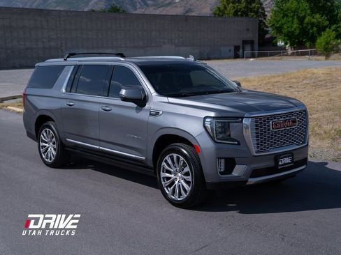 Used 2021 GMC Yukon XL Denali w/ Denali Premium Package image 2