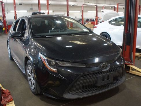 Used 2020 Toyota Corolla LE FWD image 1