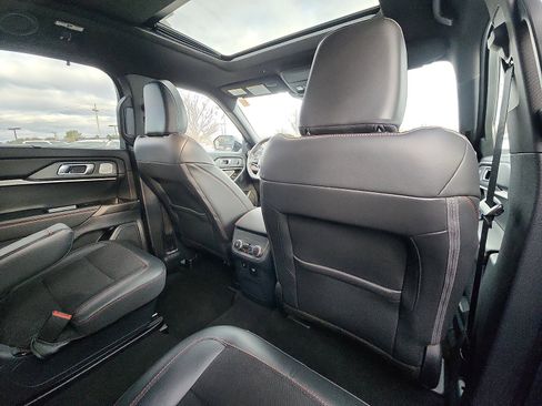 Used 2025 Ford Explorer ST image 33