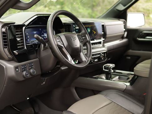 Used 2024 Chevrolet Silverado 1500 ZR2 AWD/4WD image 9