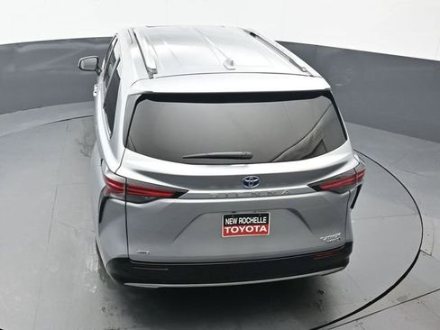 Certified 2023 Toyota Sienna Platinum image 49