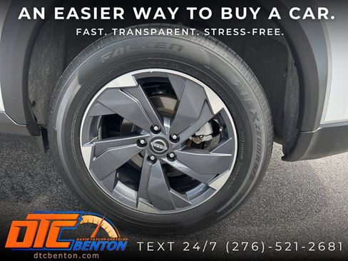 Used 2025 Nissan Rogue SV FWD image 32