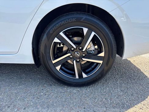 Used 2025 Nissan Sentra SV FWD image 28