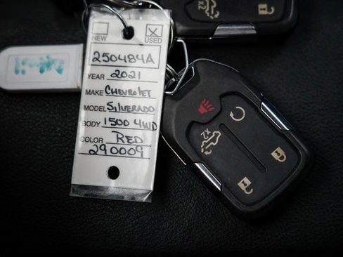 Used 2021 Chevrolet Silverado 1500 LT Trail Boss w/ Convenience Package II image 28