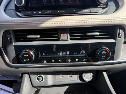 Used 2023 Nissan Rogue SV image 24