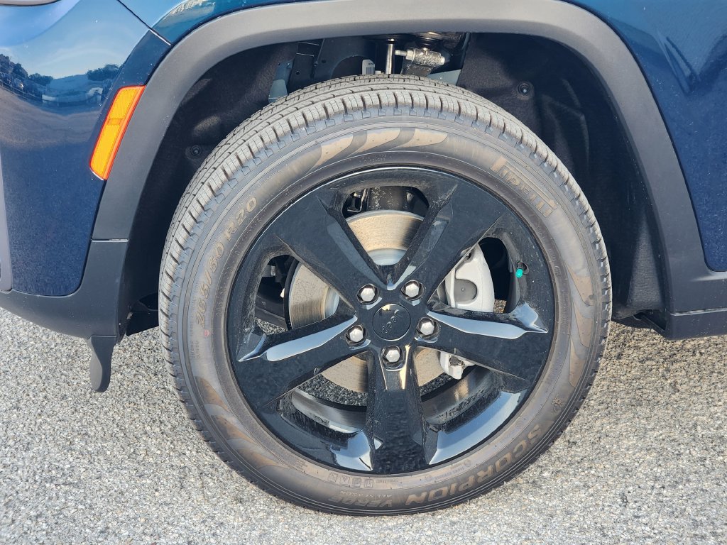 New 2026 Jeep Grand Cherokee Limited w/ Limited Altitude Package RWD image 9