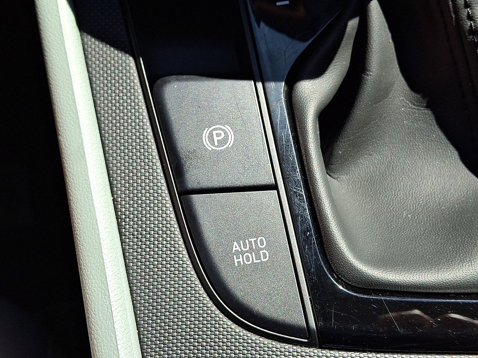 Certified 2025 Hyundai Elantra Limited FWD image 25