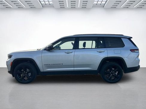 Used 2025 Jeep Grand Cherokee L Limited w/ Black Appearance Package AWD/4WD image 7