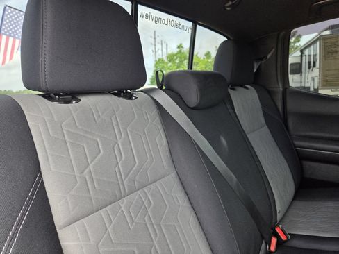 Used 2020 Toyota Tacoma TRD Off-Road AWD/4WD image 28
