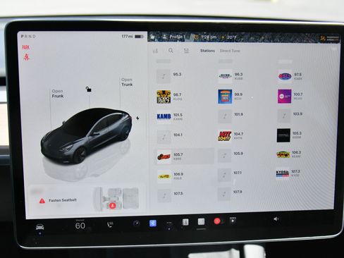 Used 2023 Tesla Model 3 Standard Range image 23