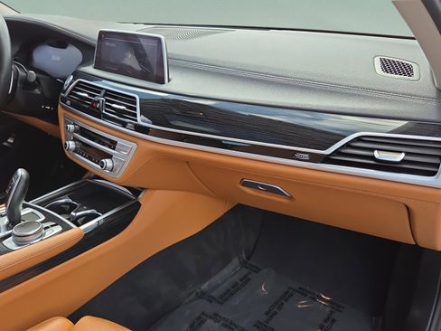 Used 2020 BMW 745e xDrive image 27