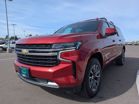 Certified 2023 Chevrolet Suburban LT w/ Luxury Package AWD/4WD image 7