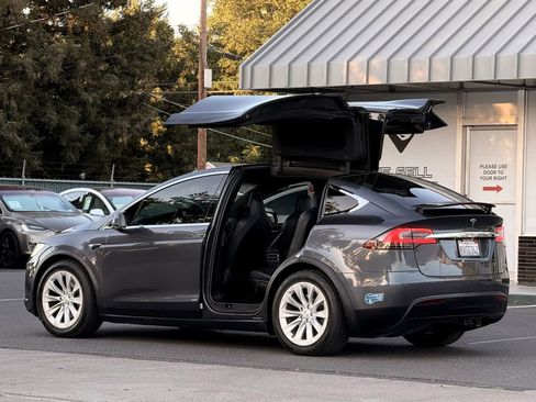 Used 2017 Tesla Model X 100D AWD/4WD image 7