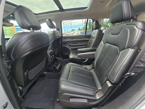 Used 2021 Jeep Grand Cherokee L Limited AWD/4WD image 16