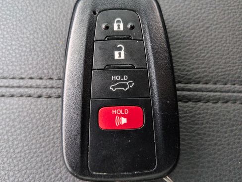 Used 2025 Toyota RAV4 XLE Premium FWD image 31