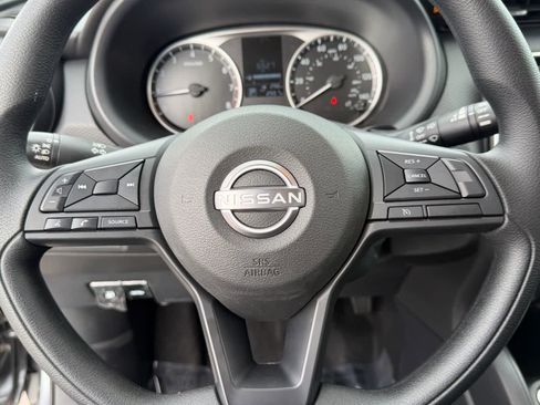 Certified 2025 Nissan Kicks Play S image 30