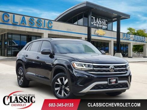 Used 2022 Volkswagen Atlas Cross Sport SE image 1