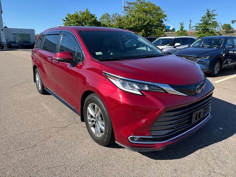Used 2022 Toyota Sienna Limited AWD/4WD image 9