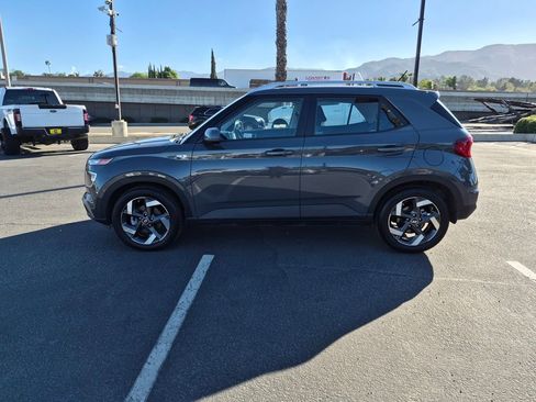 Used 2025 Hyundai Venue SEL image 4