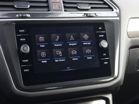 Used 2024 Volkswagen Tiguan SE image 15