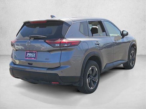Used 2024 Nissan Rogue SV FWD image 4