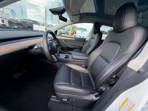 Used 2025 Tesla Model Y Long Range AWD/4WD image 13