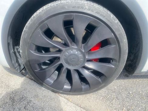 Used 2022 Tesla Model Y Performance AWD/4WD image 7