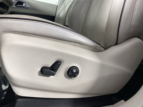 Used 2018 Chrysler Pacifica Limited w/ Advanced Safetytec Group image 18