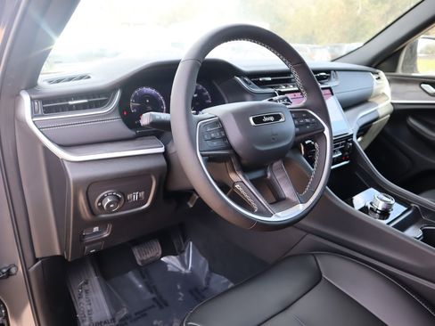 New 2025 Jeep Grand Cherokee Limited image 16