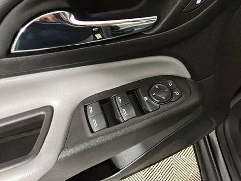 Used 2022 Chevrolet Equinox LS FWD image 11
