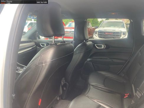Used 2025 Jeep Compass Trailhawk AWD/4WD image 13