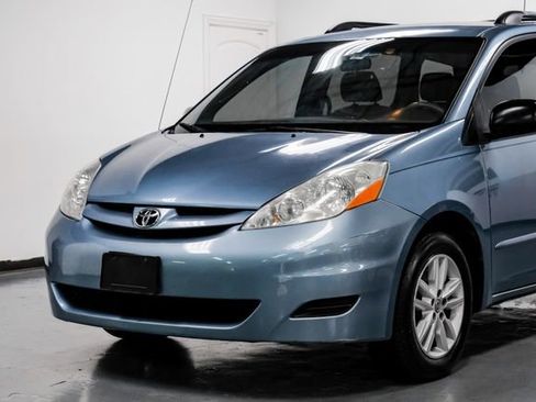 Used 2008 Toyota Sienna LE image 7