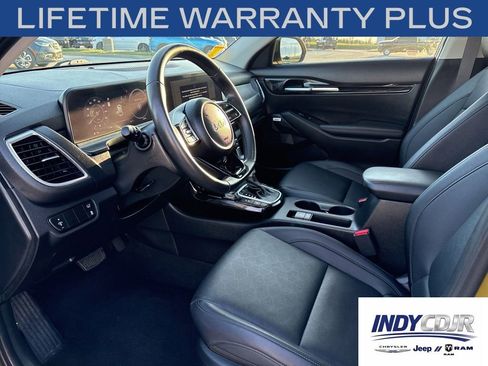 Used 2024 Kia Seltos SX w/ SX Sunroof Package AWD/4WD image 7