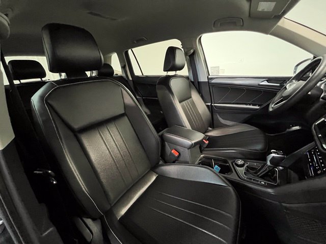 Used 2024 Volkswagen Tiguan SE AWD/4WD image 9