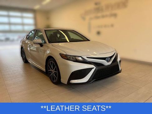 Used 2024 Toyota Camry SE w/ Cold Weather Package FWD image 5