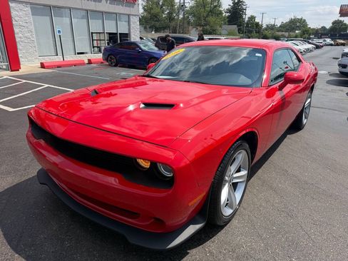 Used 2016 Dodge Challenger SXT w/ Super Sport Group (SS/T) RWD image 1