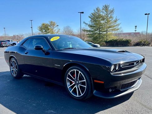 Used 2022 Dodge Challenger R/T w/ Plus Package image 9