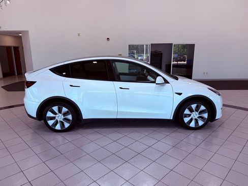 Used 2021 Tesla Model Y Long Range AWD/4WD image 15