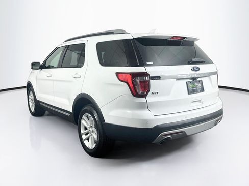 Used 2017 Ford Explorer XLT w/ Equipment Group 201A FWD image 5