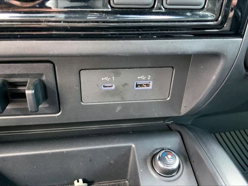 Used 2021 Nissan Titan PRO-4X w/ Pro-4x Convenience Package image 32