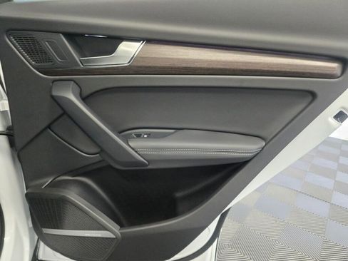 Certified 2025 Audi Q5 2.0T Premium Plus image 26