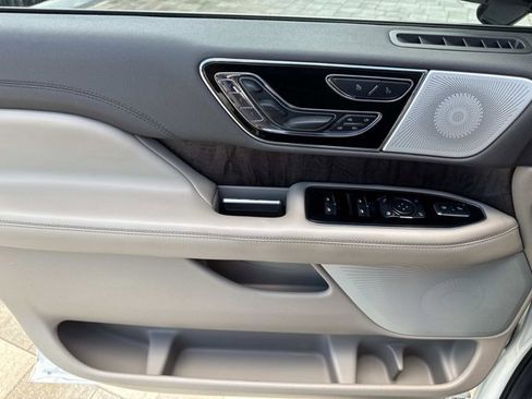 Used 2022 Lincoln Navigator Reserve image 11