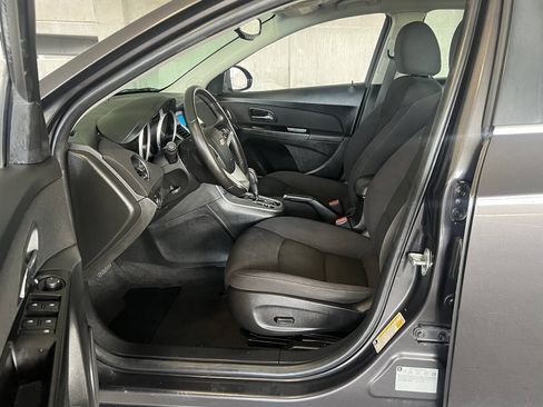 Used 2014 Chevrolet Cruze LT FWD image 11