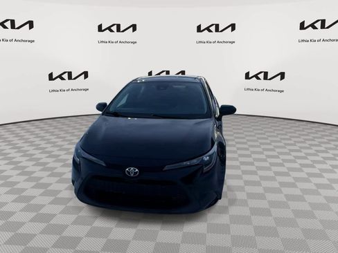 Used 2021 Toyota Corolla LE image 3