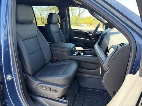 New 2026 Chevrolet Suburban LT w/ Comfort Package AWD/4WD image 35