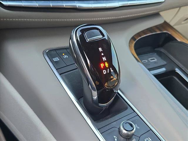 Used 2022 Cadillac Escalade ESV Premium Luxury Platinum AWD/4WD image 10