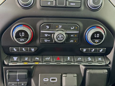 Used 2022 Chevrolet Silverado 2500 High Country w/ Z71 Off-Road Package image 16